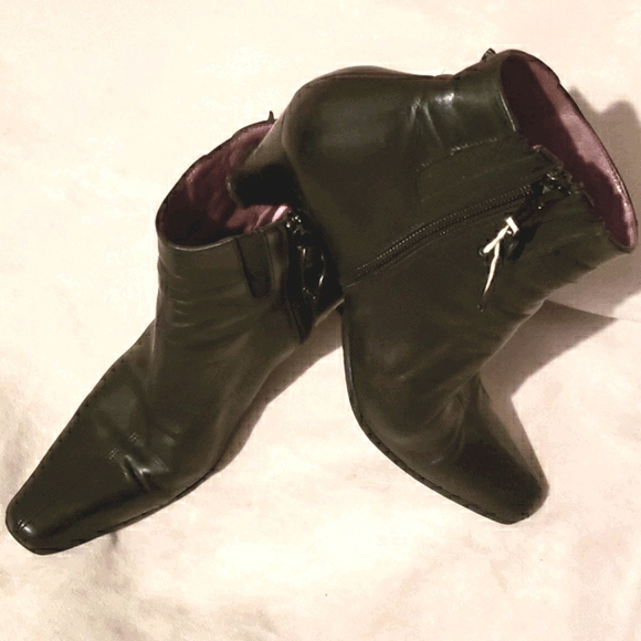 DONALD J. PLINER LEATHER BOOTIES BLACK SZ 7 1/2 - Picture 1 of 8